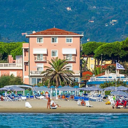 Hotel Happy Marina di Pietrasanta Exterior foto