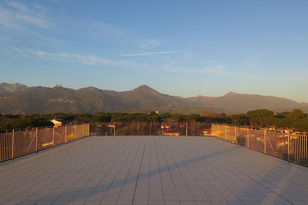 Hotel Happy Marina di Pietrasanta Exterior foto