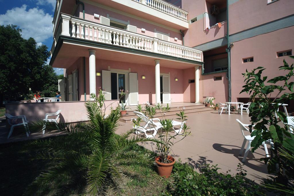 Hotel Happy Marina di Pietrasanta Exterior foto