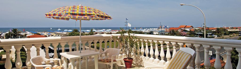 Hotel Happy Marina di Pietrasanta Exterior foto