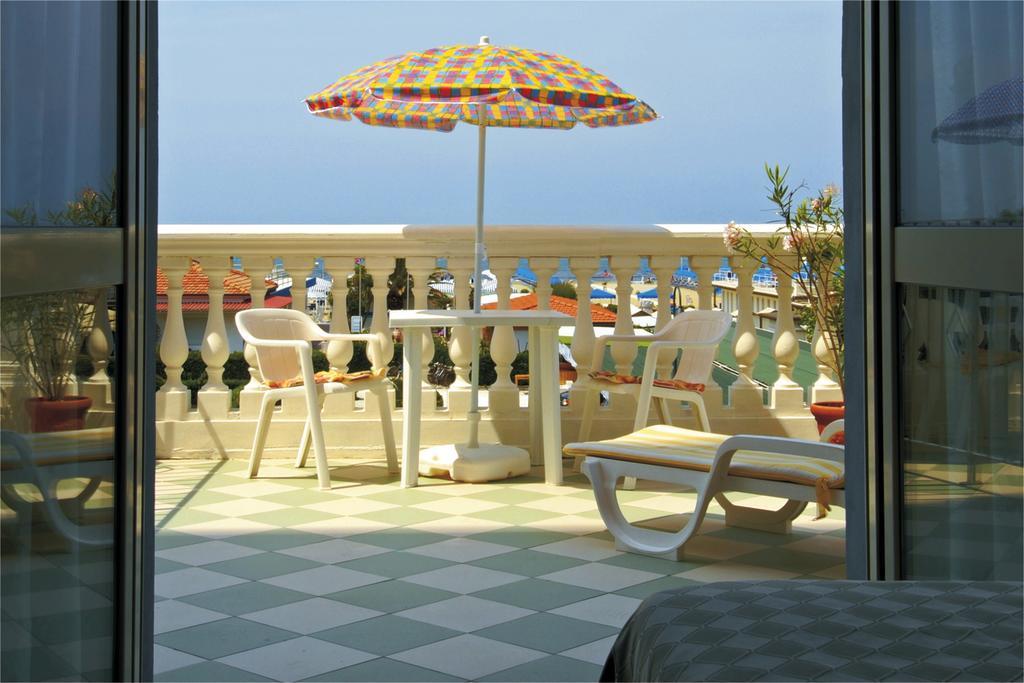 Hotel Happy Marina di Pietrasanta Exterior foto