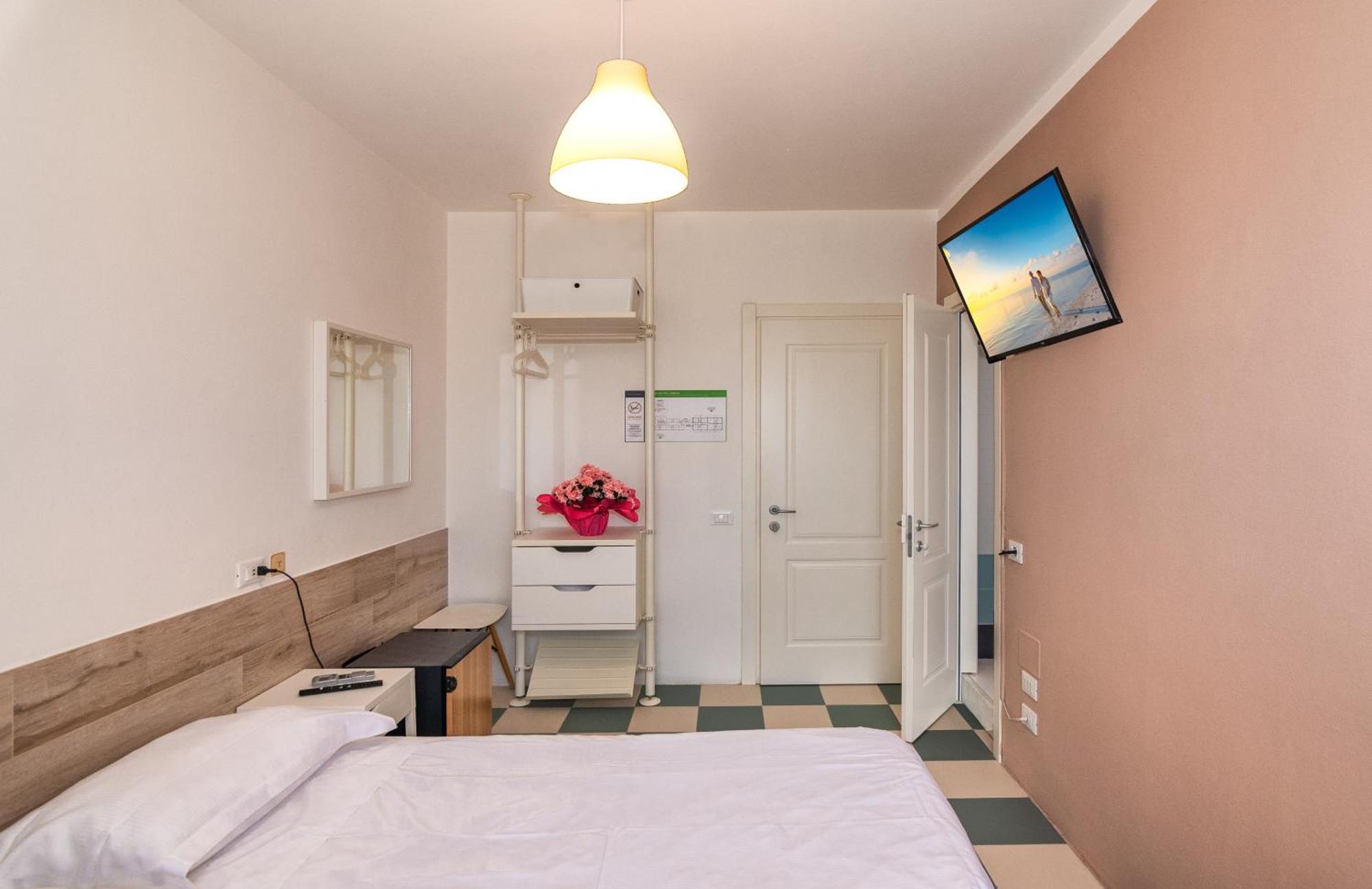 Hotel Happy Marina di Pietrasanta Exterior foto