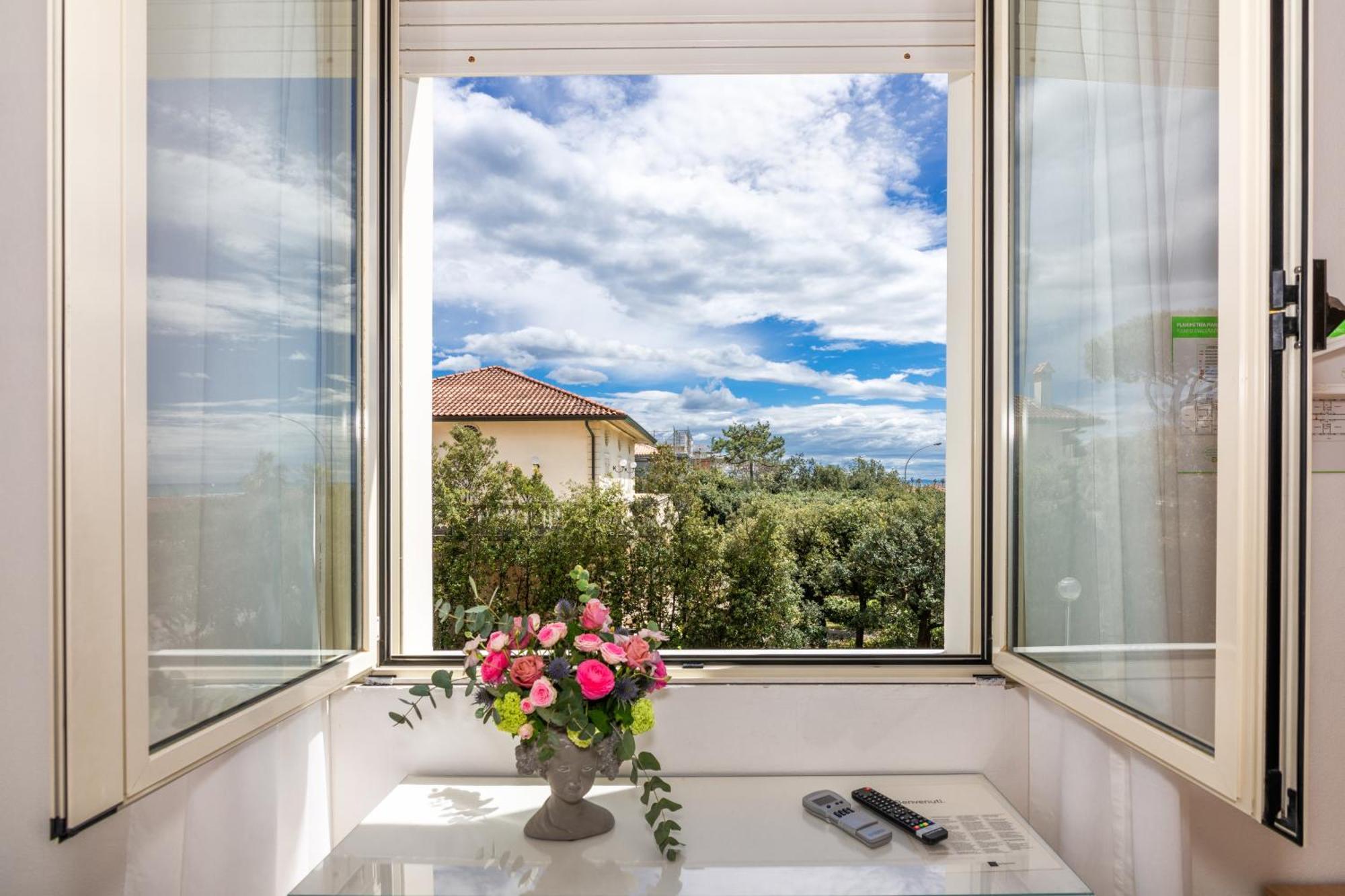 Hotel Happy Marina di Pietrasanta Exterior foto