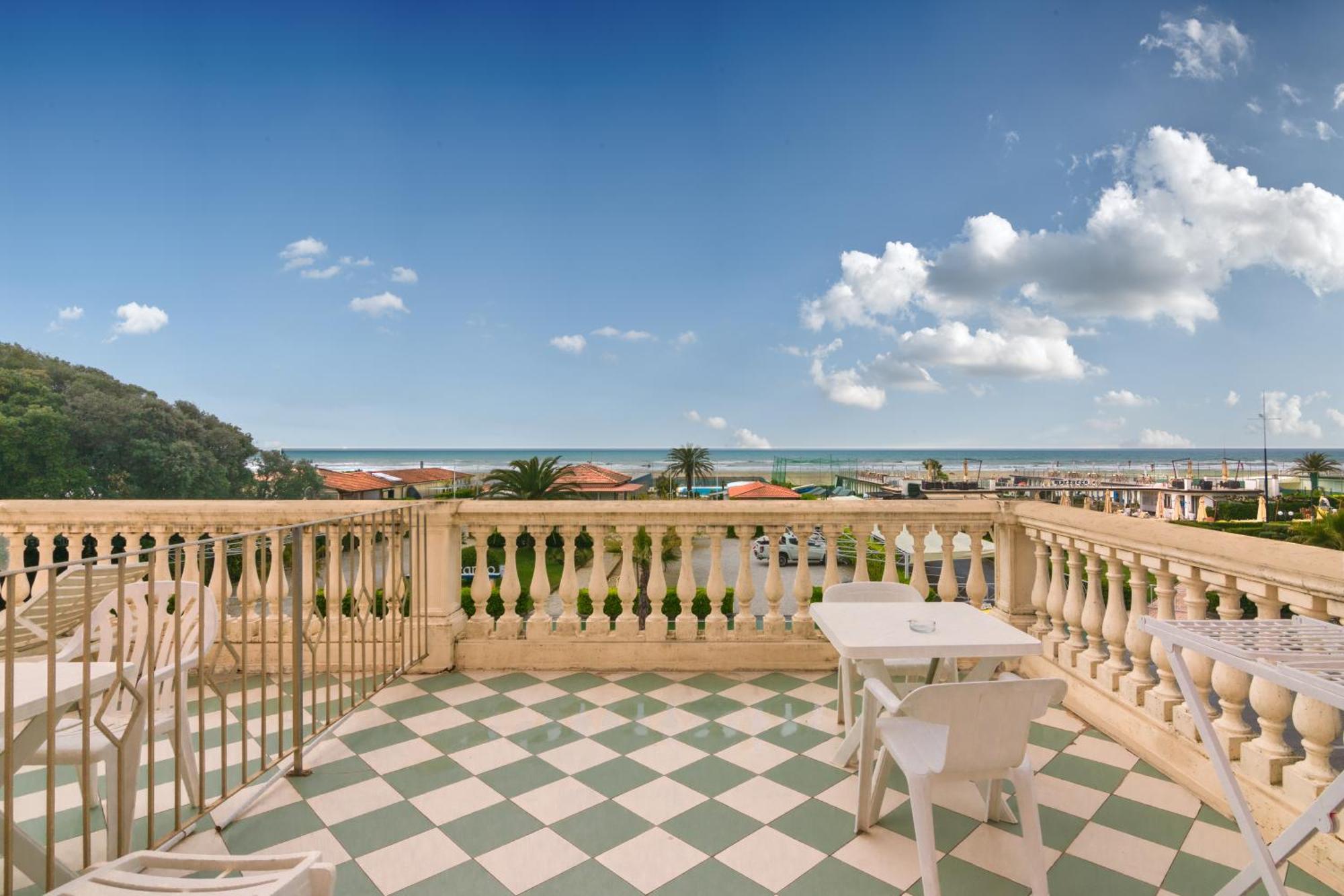 Hotel Happy Marina di Pietrasanta Exterior foto