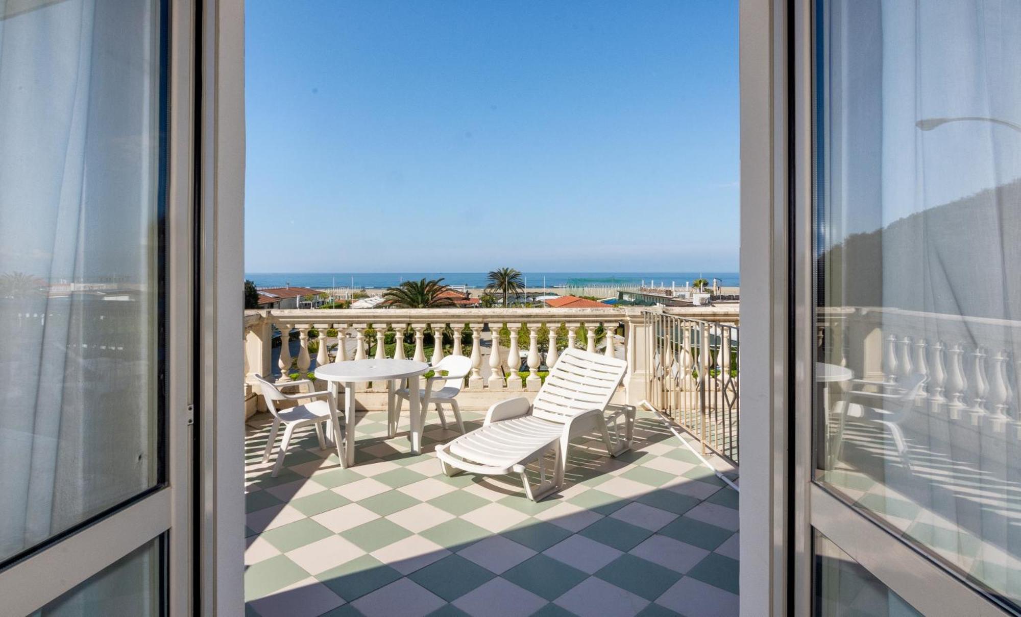 Hotel Happy Marina di Pietrasanta Exterior foto