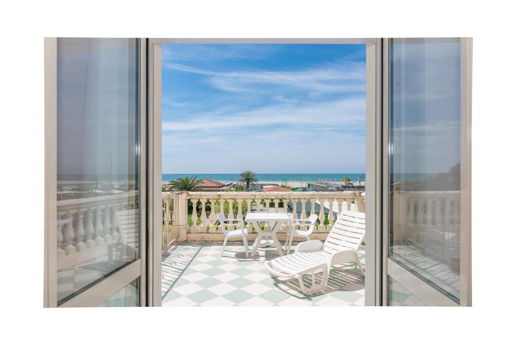 Hotel Happy Marina di Pietrasanta Exterior foto