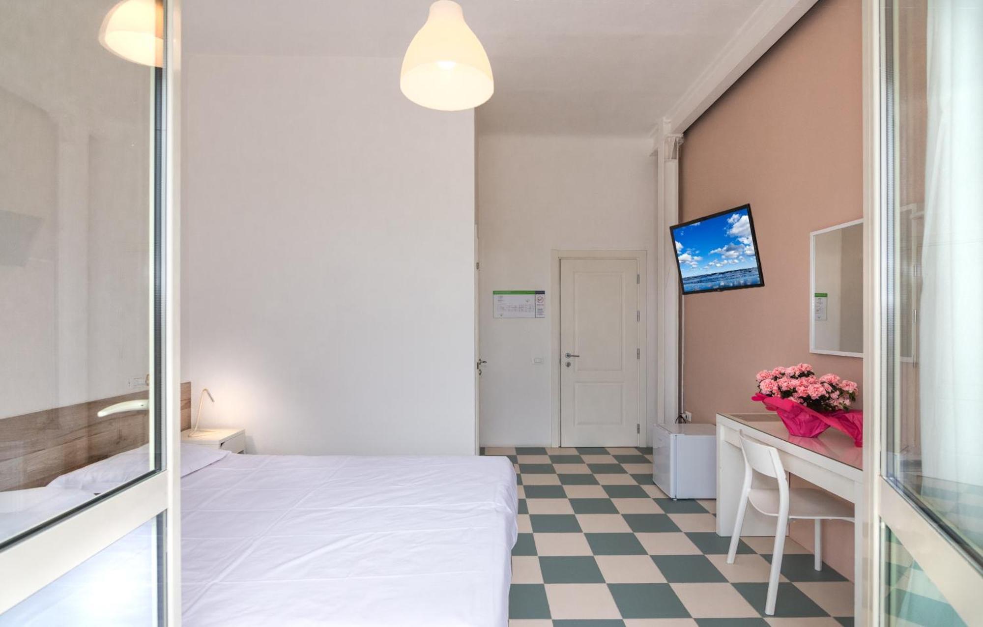 Hotel Happy Marina di Pietrasanta Exterior foto