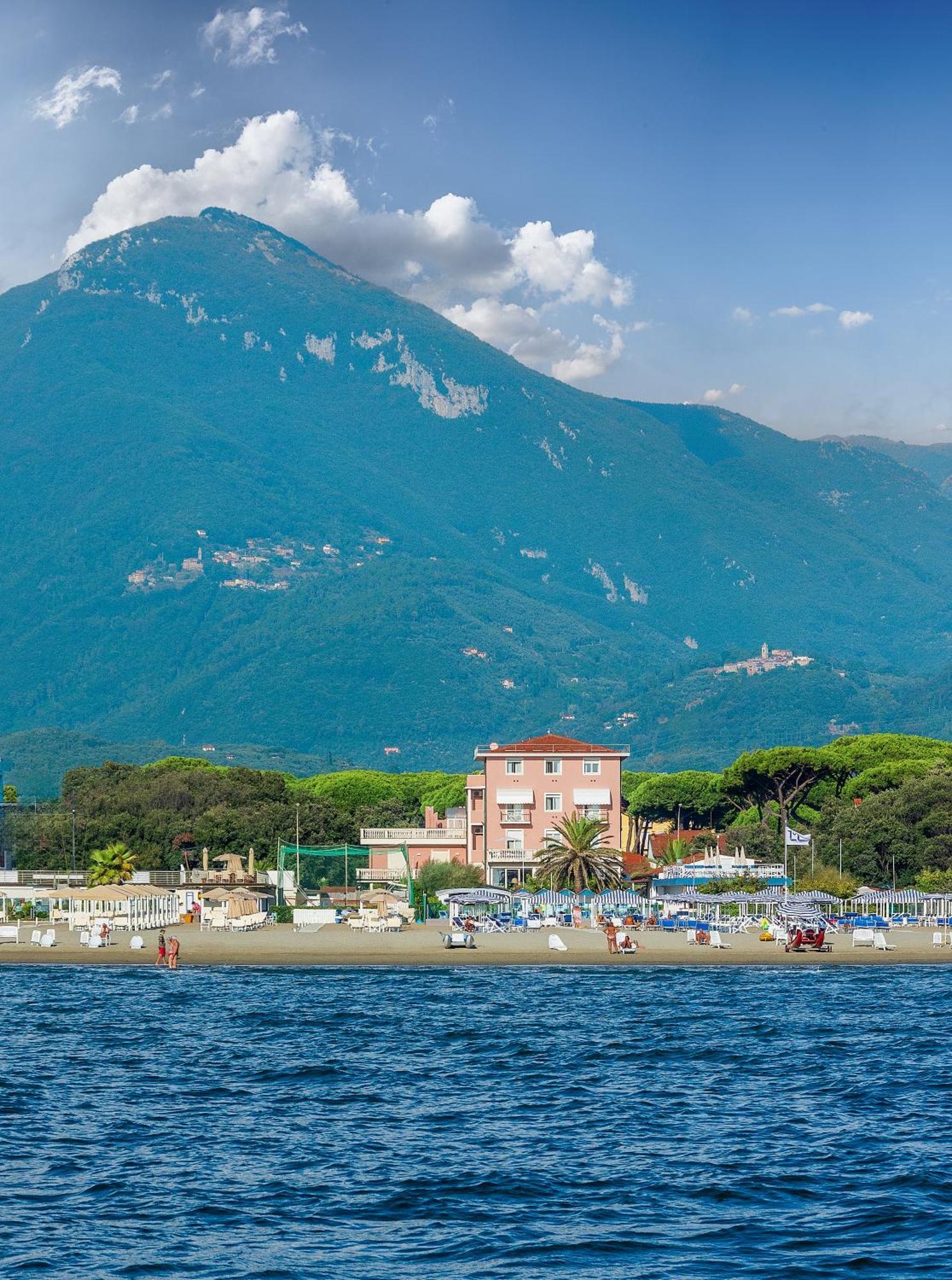 Hotel Happy Marina di Pietrasanta Exterior foto